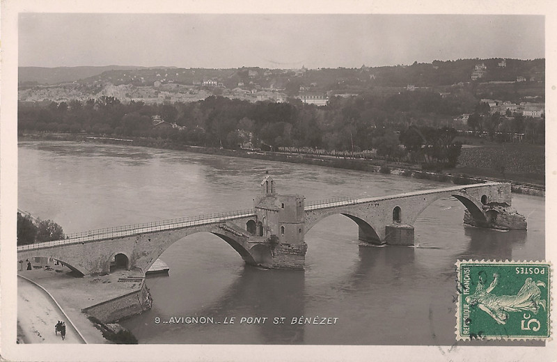Carte postale ancienne Avignon Le pont Saint Bénézet sur le Rhône