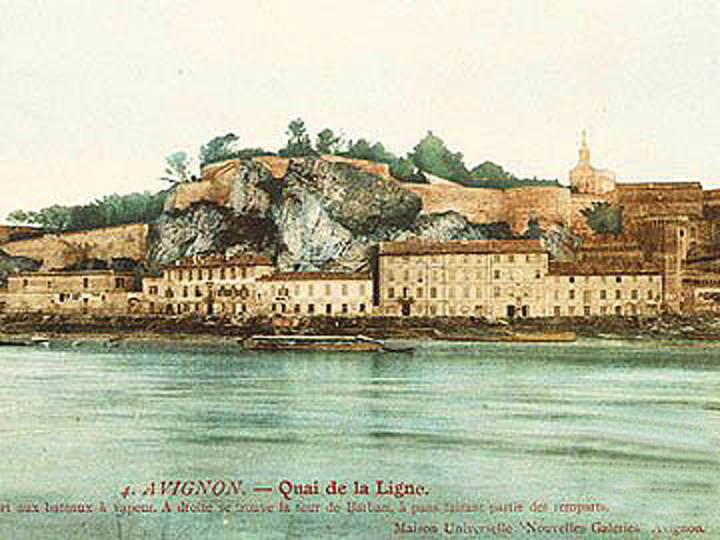 Carte postale ancienne Avignon Mh bord du Rhône
