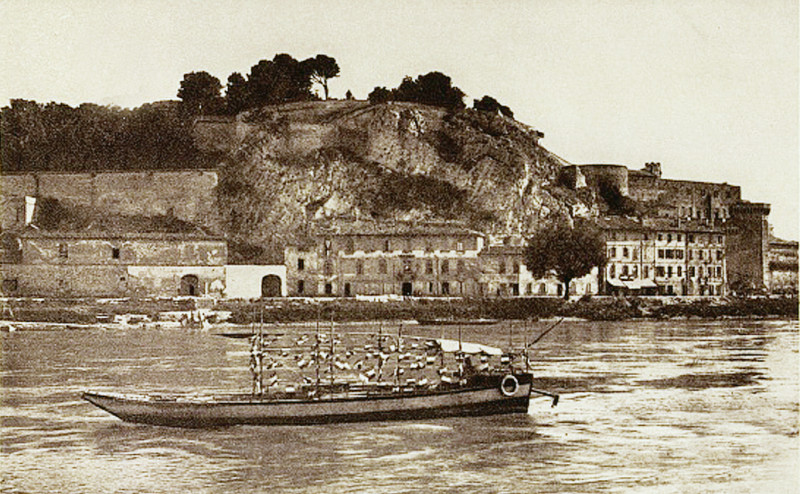 Carte postale ancienne Avignon Quai de la Ligne