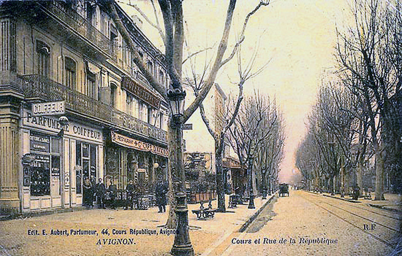 Carte postale ancienne Avignon Cours et rue de la République