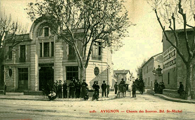 Carte postale ancienne Avignon Entrée avenue des Sources vers 1910