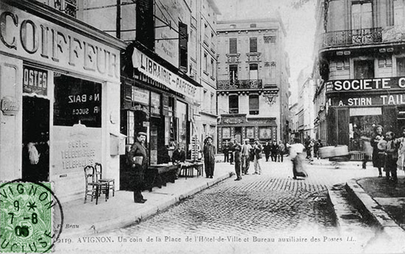 Carte postale ancienne Avignon Place de l'Horloge rue Saint-Agricol rue de la République photo prise de la rue Carnot