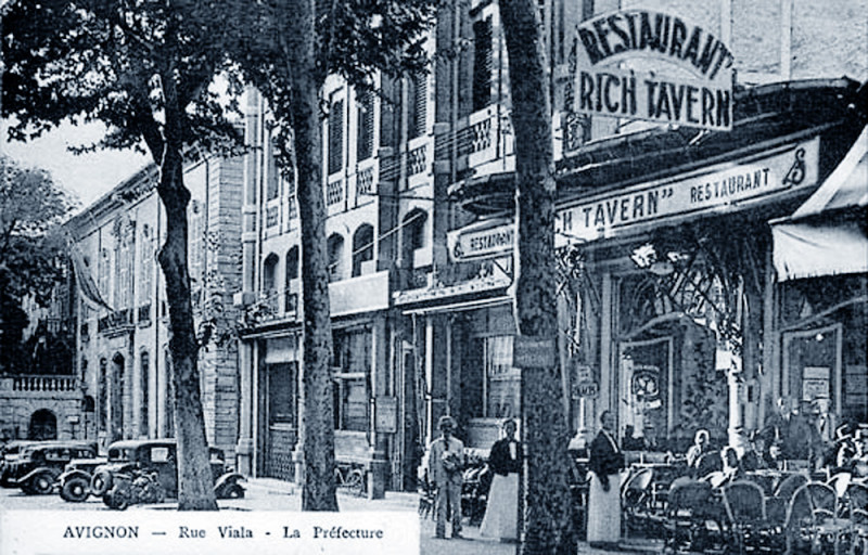 Carte postale ancienne Avignon rue Viala