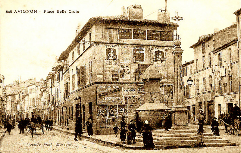 Carte postale ancienne Rue Carreterie Place de la Belle Croix