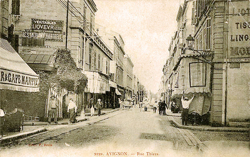 Carte postale ancienne Rue Thiers Avignon