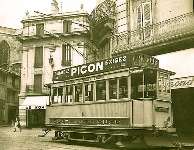 Carte postale ancienne Tramway d'Avignon place Carnot