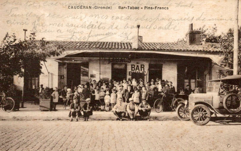 Carte postale ancienne Caudéran - Les Pins-francs - Bar-Tabac à Bordeaux
