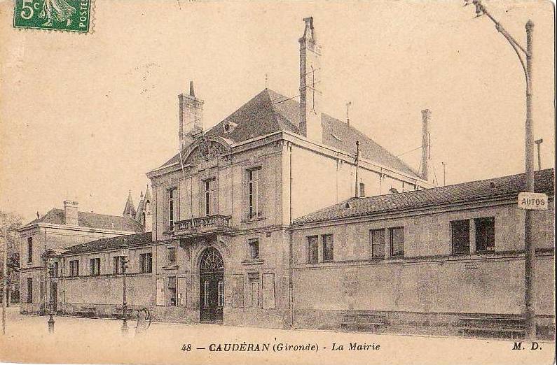 Carte postale ancienne Caudéran - Mairie et écoles 2 à Bordeaux