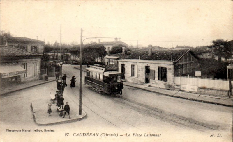 Carte postale ancienne Caudéran - Place Lestonnat 1 à Bordeaux