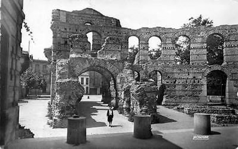 Carte postale ancienne Bordeaux-les-ruines-du-Palais-Gallien 12 à Bordeaux