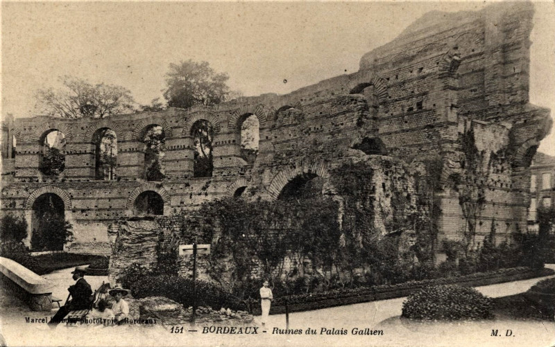 Carte postale ancienne Bordeaux-les-ruines-du-Palais-Gallien 9 à Bordeaux