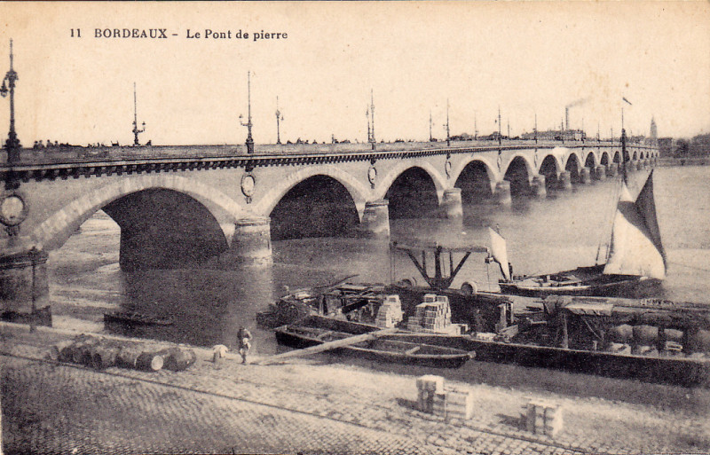 Carte postale ancienne Bordeaux le pont-de-pierre 1 à Bordeaux