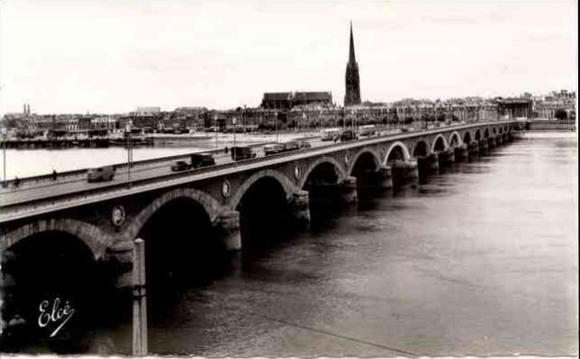 Carte postale ancienne Bordeaux le pont-de-pierre 2 à Bordeaux