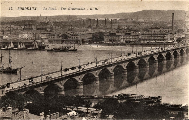 Carte postale ancienne Bordeaux le pont-de-pierre 3 à Bordeaux