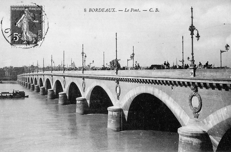 Carte postale ancienne Bordeaux le pont-de-pierre 6 à Bordeaux