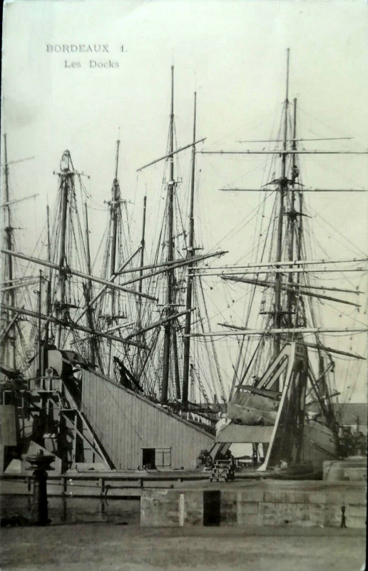 Carte postale ancienne Bordeaux - Les Docks à Bordeaux