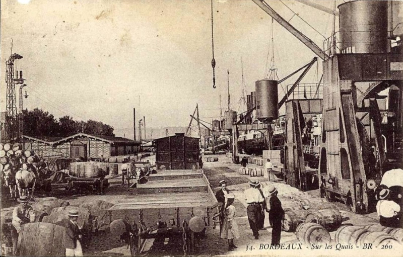Carte postale ancienne Bordeaux - Les quais 7 à Bordeaux