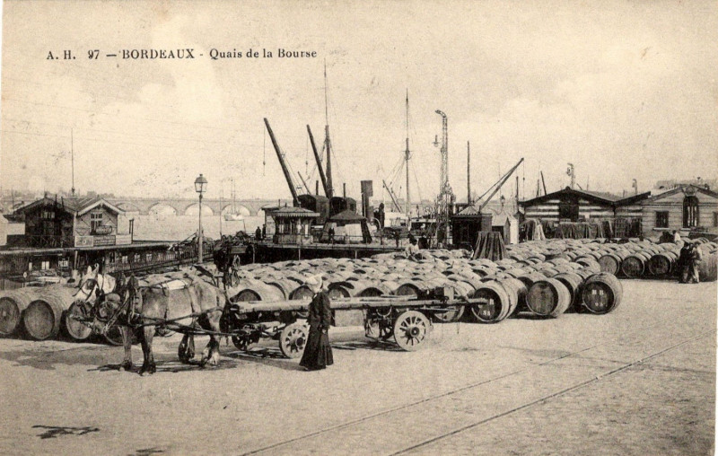 Carte postale ancienne Bordeaux - Quai de la Bourse 1 à Bordeaux