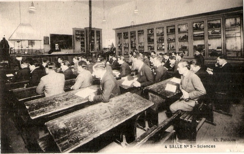 Carte postale ancienne Bordeaux - Collège 4 à Bordeaux