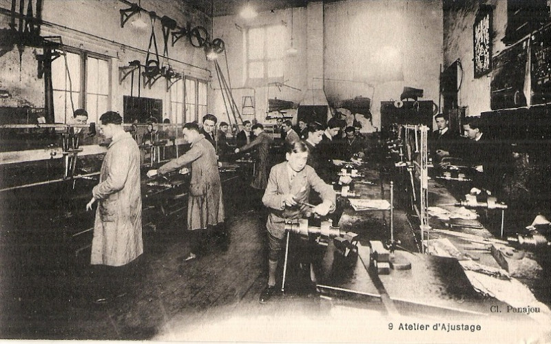 Carte postale ancienne Bordeaux - Collège 9 à Bordeaux