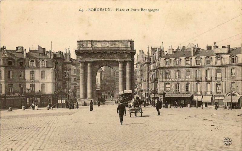Carte postale ancienne Bordeaux - Place de Bourgogne 1 à Bordeaux