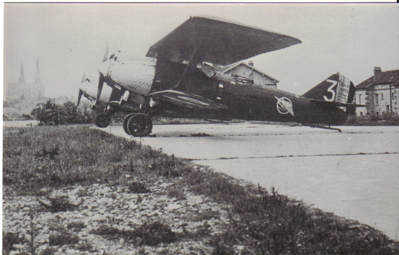 Carte postale ancienne Breguet 19 lineup, Chartres, pistes de la Base aérienne 122, vers 1920 à Chartres