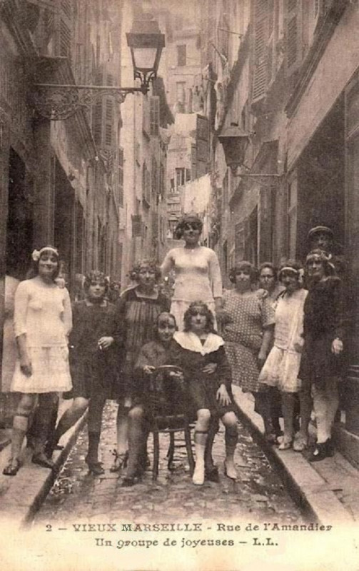 Carte postale ancienne Marseille rue de l'Amandier rasée en 1943 à Marseille