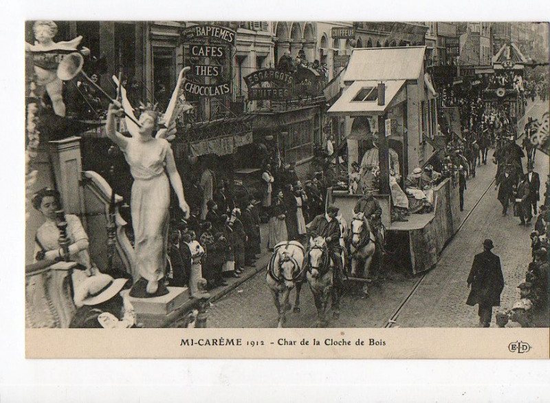 Carte postale ancienne Char de la Cloche de Bois 1912