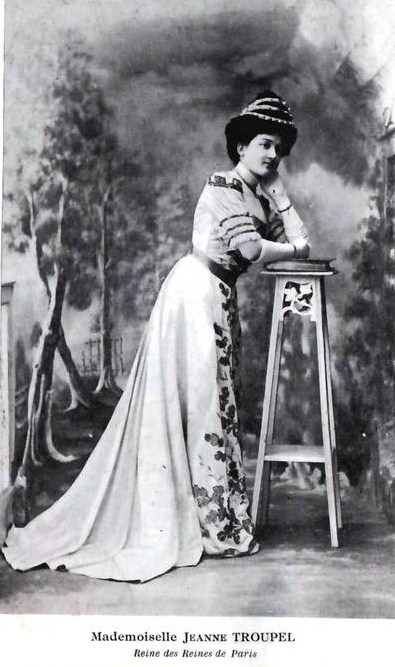 Carte postale ancienne Jeanne Troupel