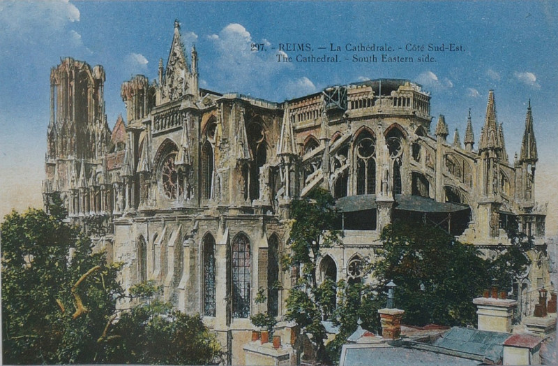 Carte postale ancienne Cathédrale brulée Reims 1264