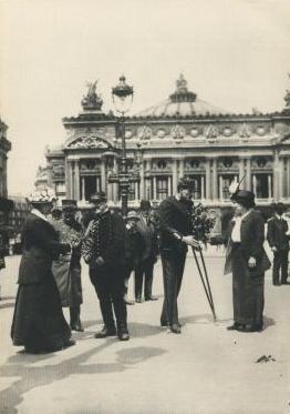 Carte postale ancienne Guerre 14-18-Blessés de guerre devant l'Opéra-Nd-vers1918