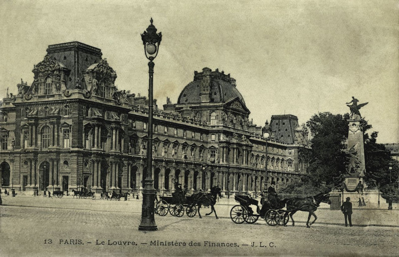 Carte postale ancienne Le Louvre - Ministère des Finances à Paris 1er