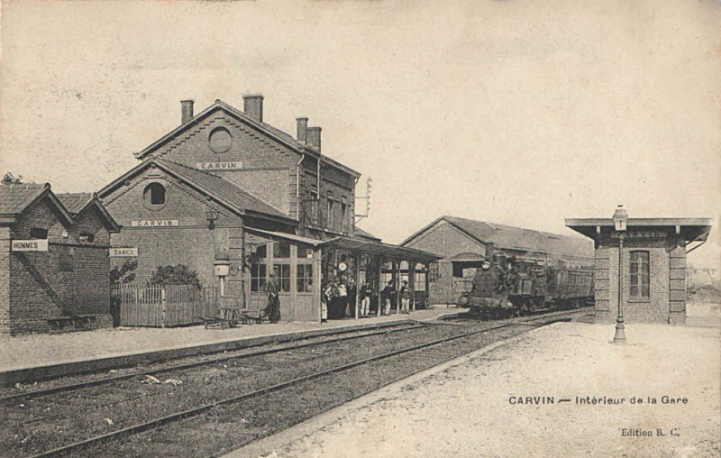 Carte postale ancienne Carvin - Intérieur de la Gare