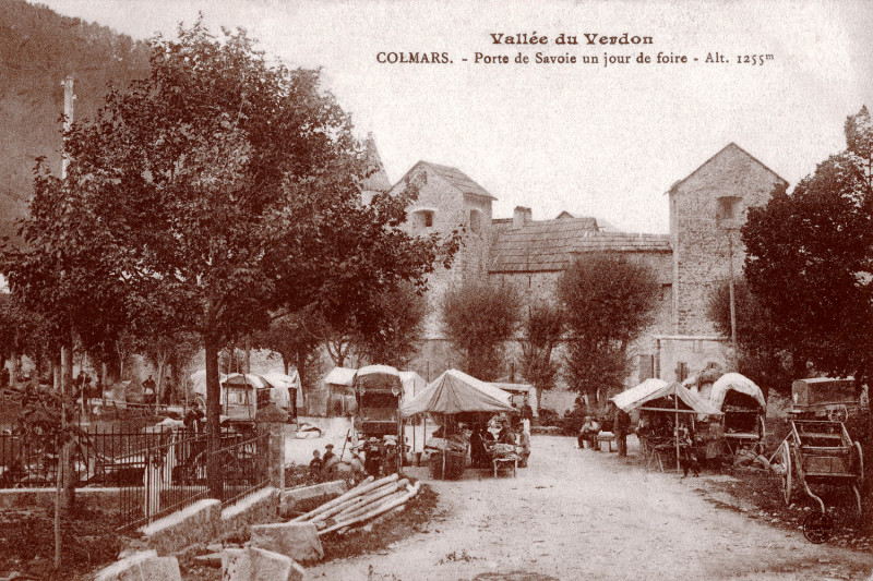 Carte postale ancienne Colmars jour de marché