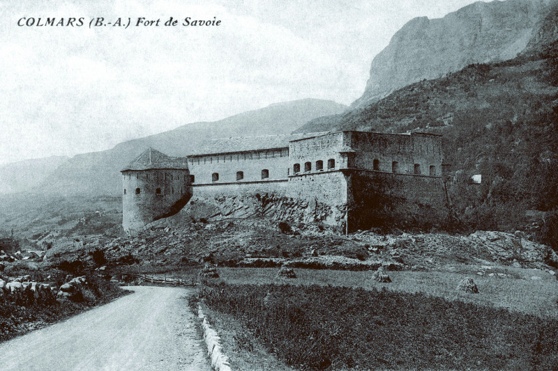 Carte postale ancienne Colmars les Alpes Fort de Savoie