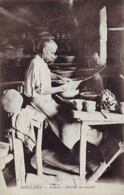 Carte postale ancienne Dieulefit ouvrier potier au travail