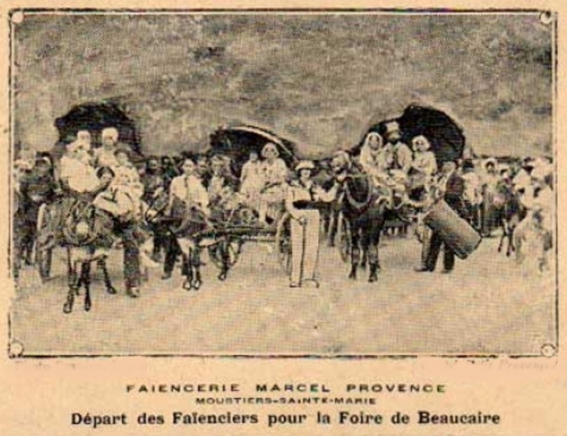Carte postale ancienne Départ des faîenciers de Moustiers pour la foire de Beaucaire 1935