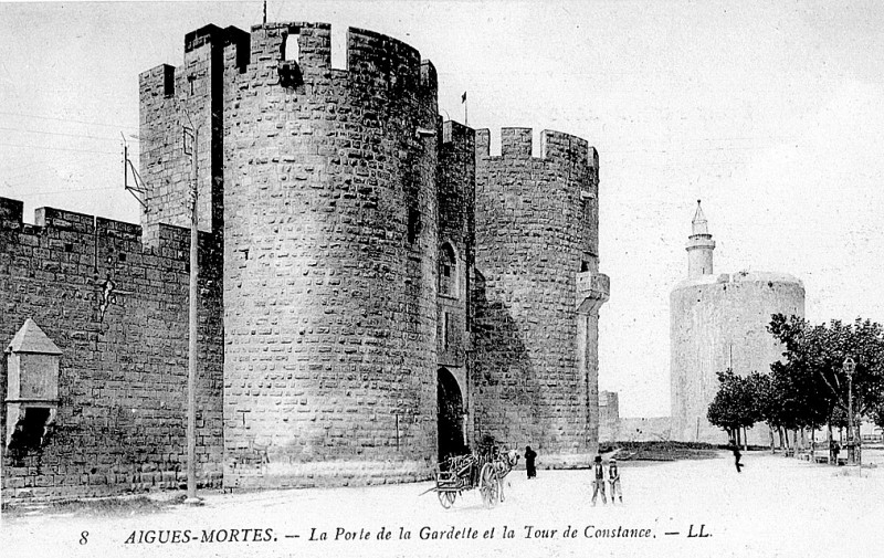Carte postale ancienne Porte de la Gardette et Tour de Constance