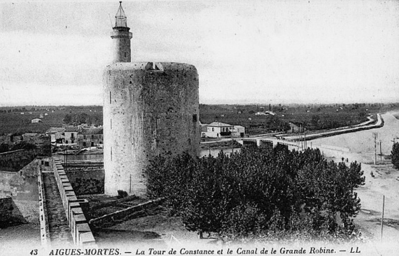Carte postale ancienne Tour de Constance et canal Grande Robine