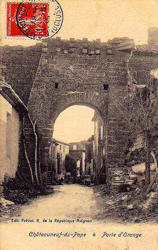 Carte postale ancienne Châteauneuf-du-Pape Porte d'Orange