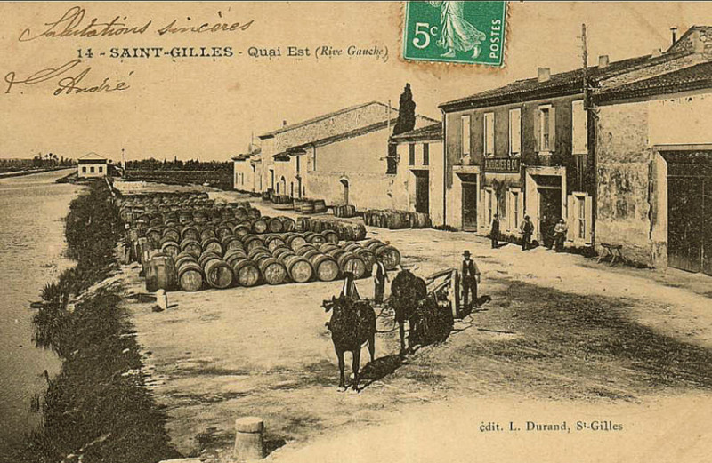 Carte postale ancienne Saint-Gilles-du-Gard quai Est