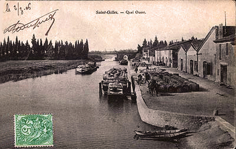 Carte postale ancienne Saint-Gilles-du-Gard Quai Ouest