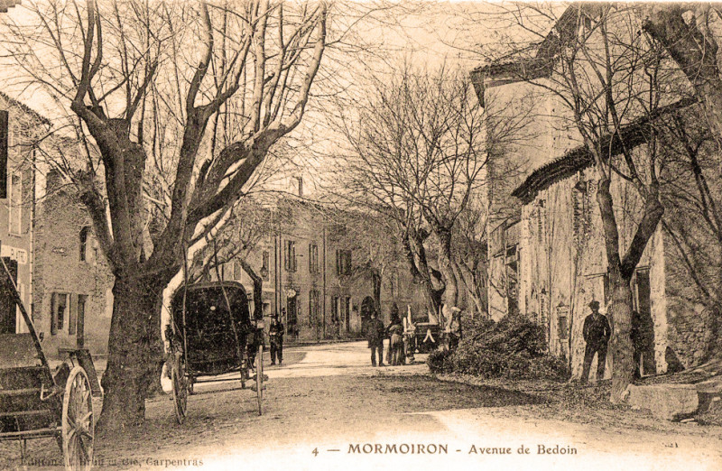 Carte postale ancienne Mormoiron Avenue de Bédoin