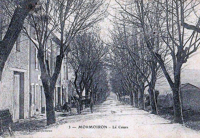 Carte postale ancienne Mormoiron Le Cours