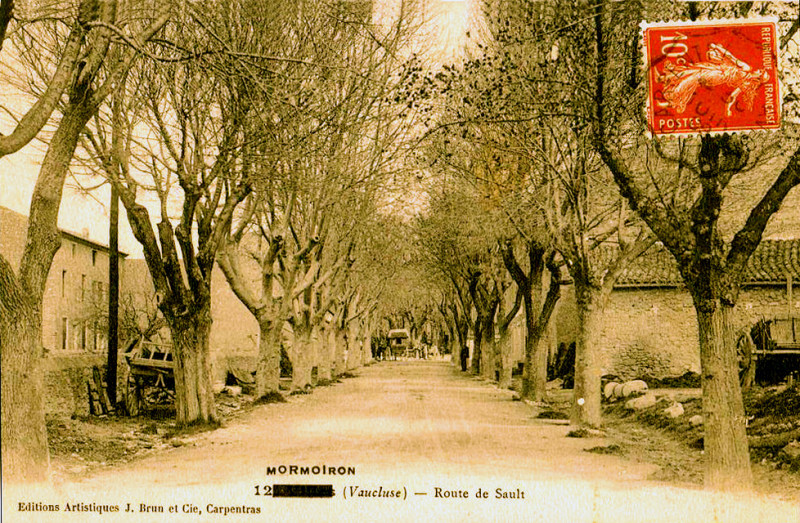 Carte postale ancienne Mormoiron route de Sault
