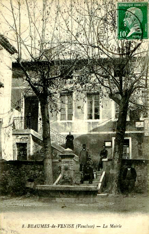Carte postale ancienne Beaumes Mairie (ancienne)