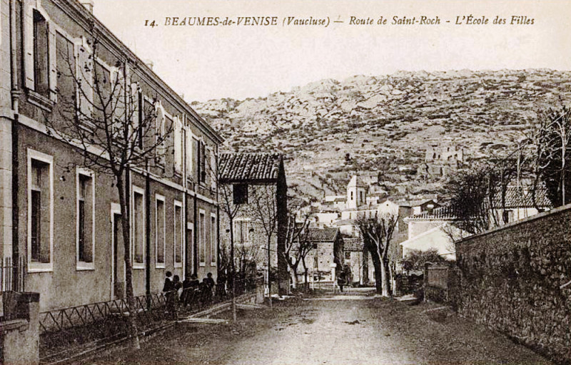 Carte postale ancienne Beaumes école des filles