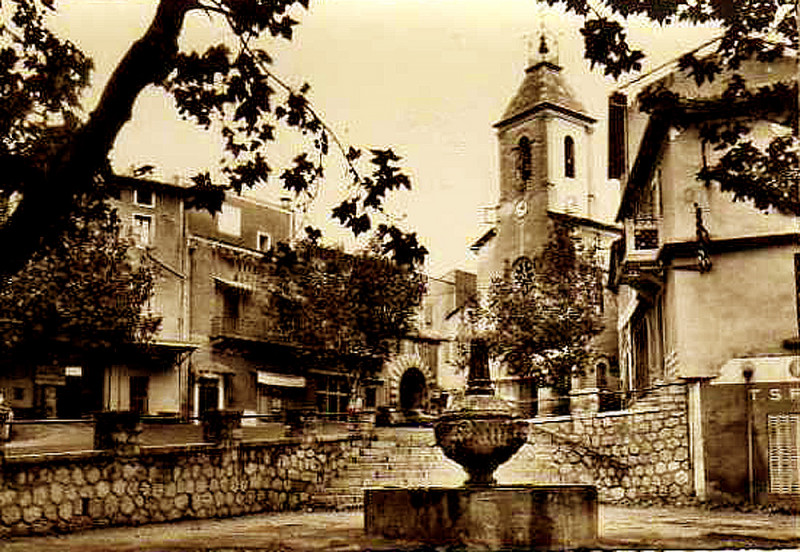 Carte postale ancienne Beaumes Eglise et fontaine