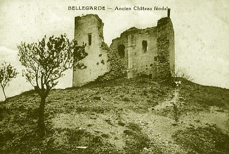 Carte postale ancienne Bellegarde Ancien château