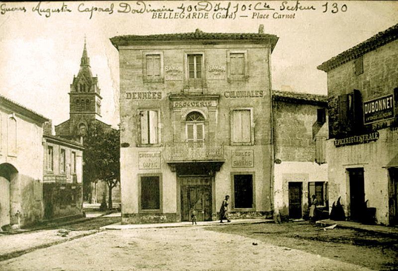 Carte postale ancienne Bellegarde Place Carnot